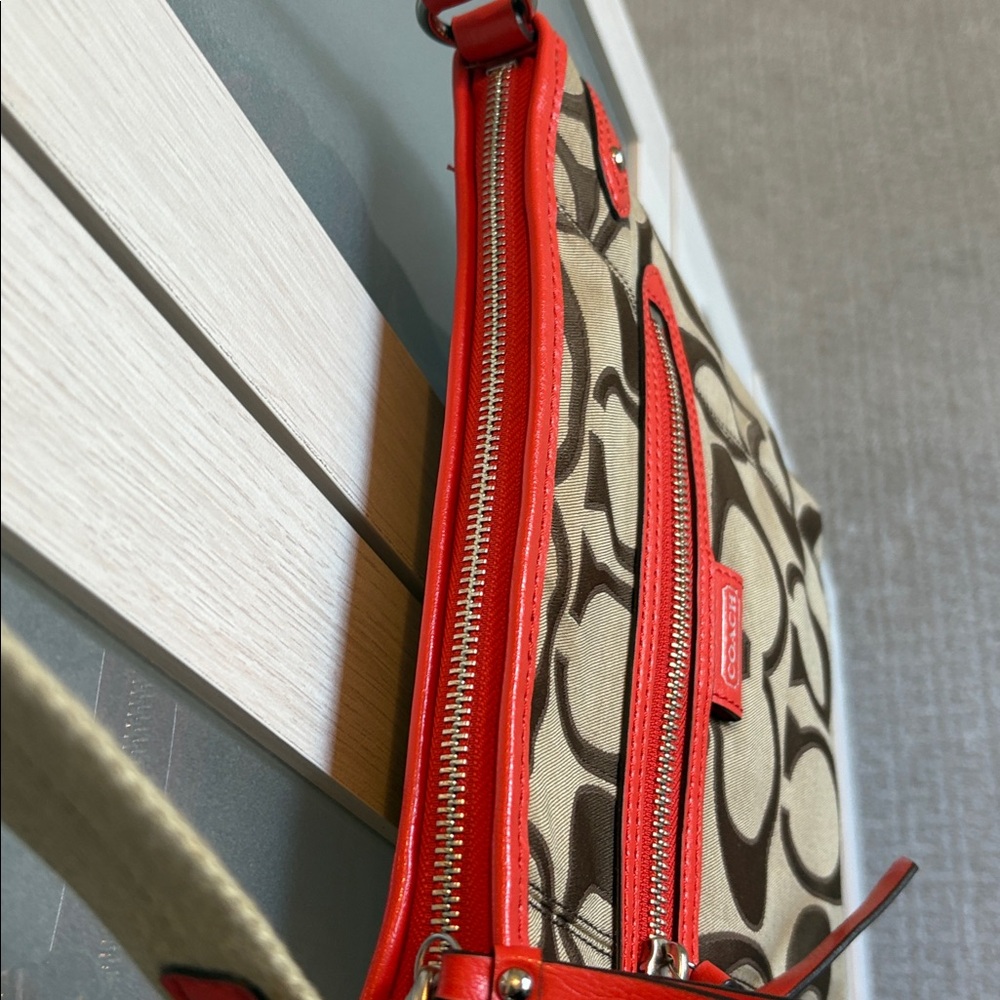 Coach Large Swing Pack Shoulder/Crossbody - Picture 13 of 13